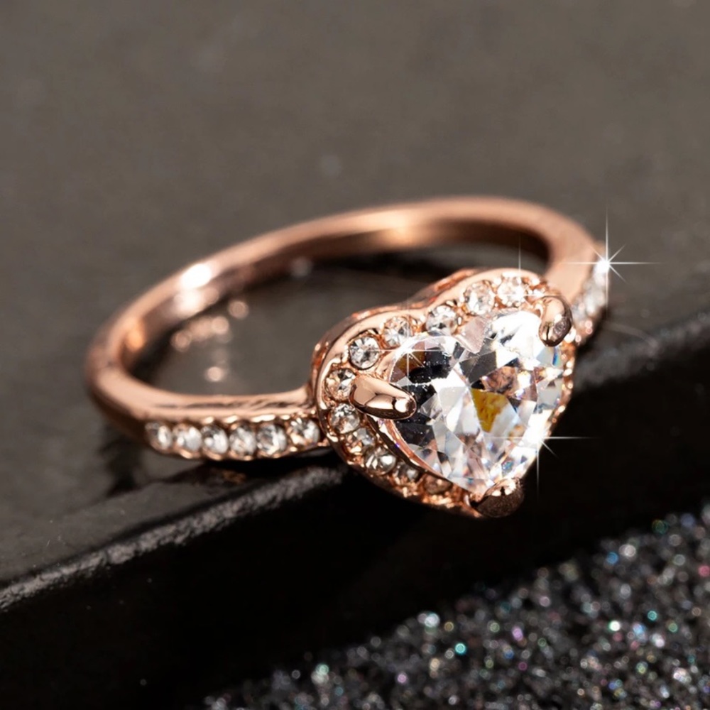 Stunning Rose Gold Heart ❤️ CZ Ring - Picture 2 of 2